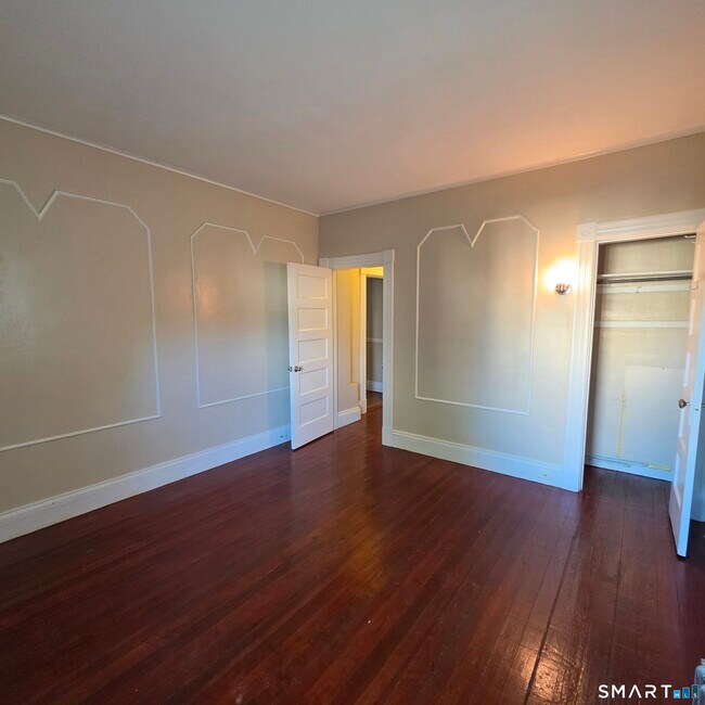 Building Photo - 142 Oakland Terrace