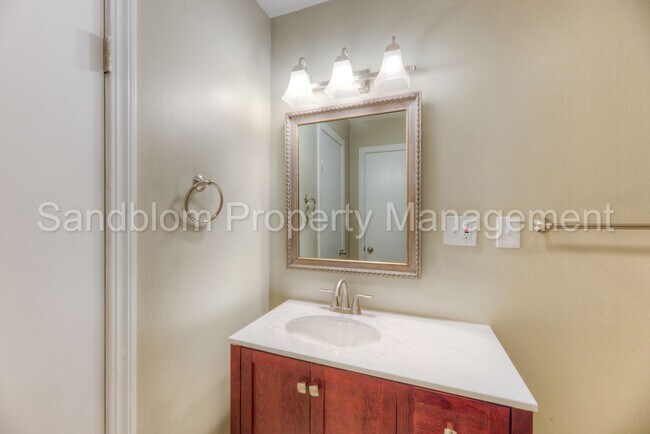 Building Photo - FOR LEASE | Tulsa | $1500 Rent | 3 Bed, 2 Bath Home