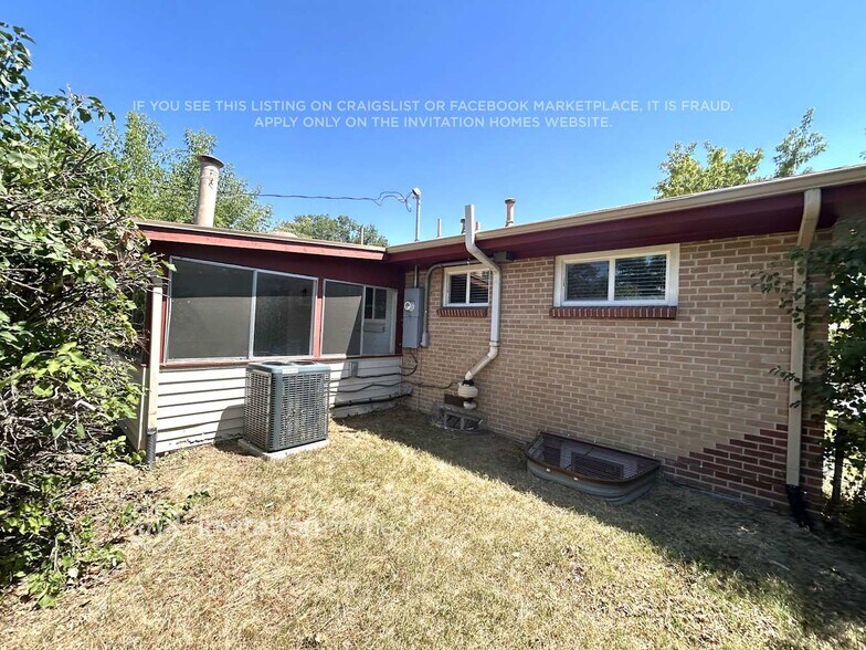 Building Photo - 8531 Crescent Dr