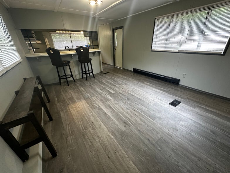 Building Photo - 962 NY-29A