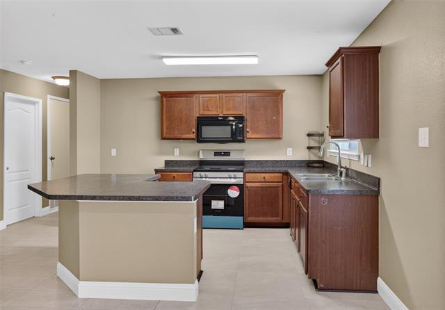 Building Photo - 2215 Splendor Ct