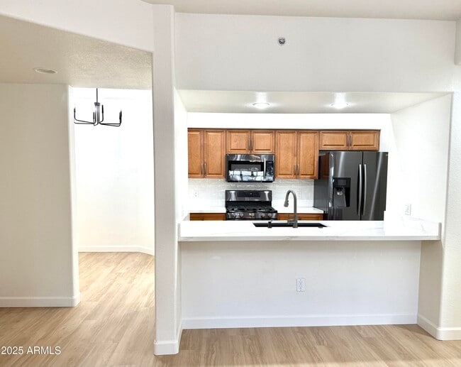 Building Photo - 7401 W Arrowhead Clubhouse Dr