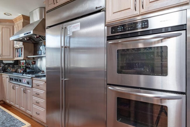 Building Photo - 152 Central Ave