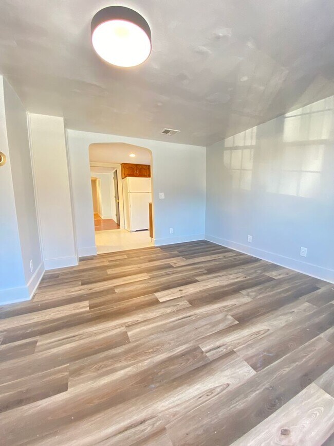 Building Photo - 2409 Omro Rd