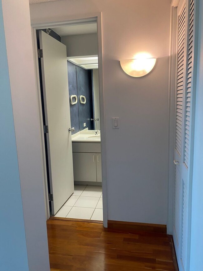 Building Photo - 1015 Wilder Ave