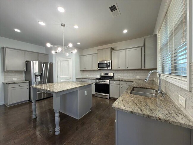 Building Photo - 2886 Cove View Ct SE