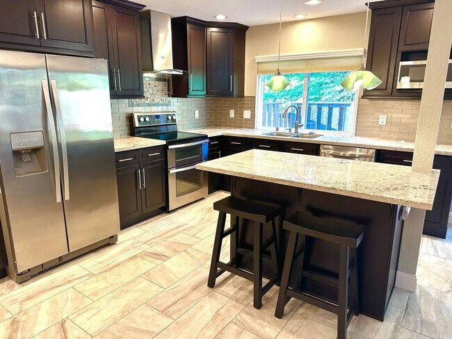 Building Photo - Virginia Hills-3 Bedroom, 2 Bath, Townhome with Garage and Pool