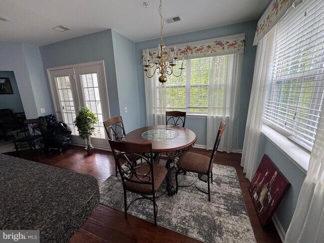 Building Photo - 2604 Chapel Lake Dr