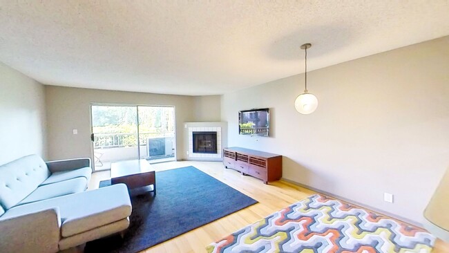 Building Photo - Spacious 2-bedroom condo in Downtown Long ...