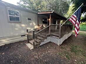 Building Photo - Country Living
