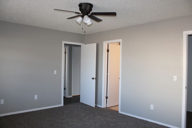 Building Photo - Putnam City Schools