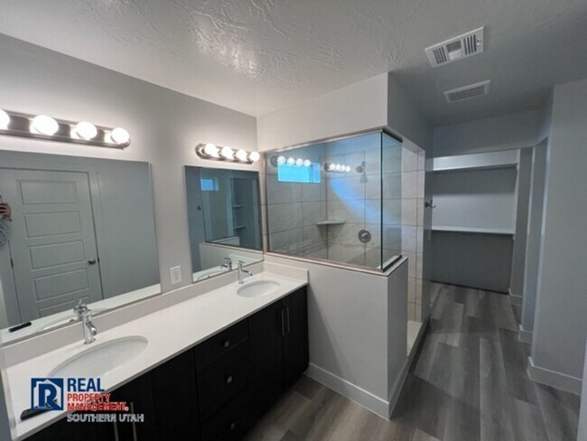 Building Photo - 4 Bedroom Home in Desert Canyons