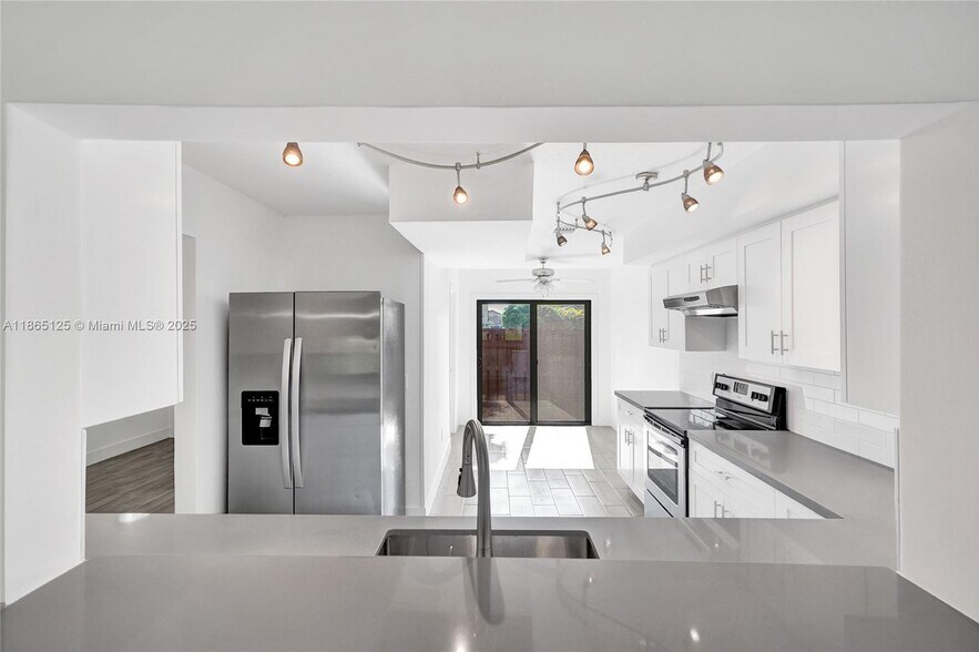 Building Photo - 4163 SW 85th Ave