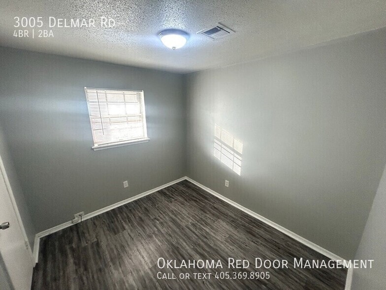 Building Photo - 3005 Delmar Rd