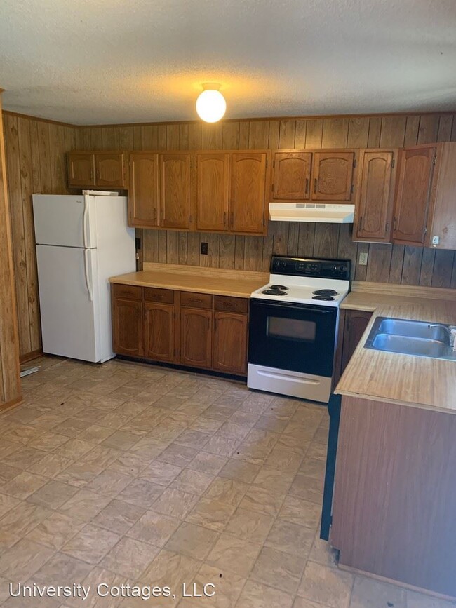 Building Photo - 811 Creekside Dr
