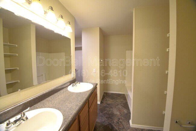 Building Photo - 89 W Fairlane Ct