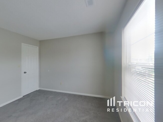 Building Photo - 302 E Brixton Woods Dr