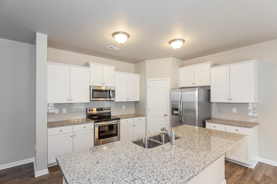 Building Photo - 208 Neal Dr