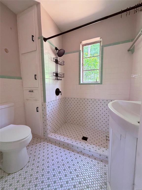 Building Photo - 13 Brookside Dr