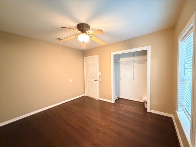 Building Photo - 8234 Bonner Dr