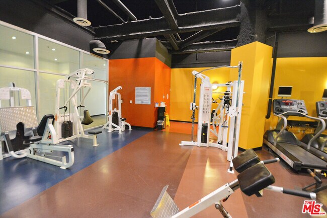 Building Photo - 1100 Wilshire Blvd