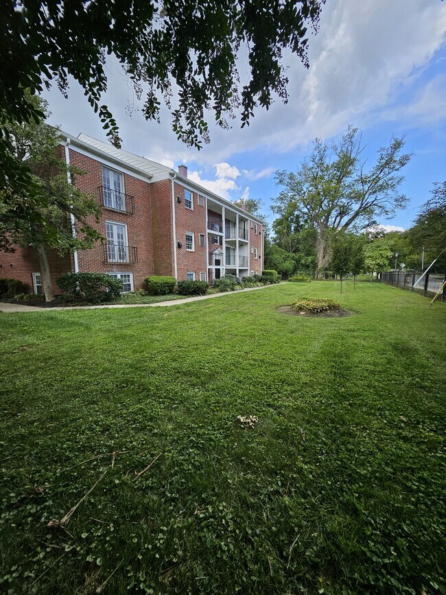 Building Photo - 317 Homeland Southway