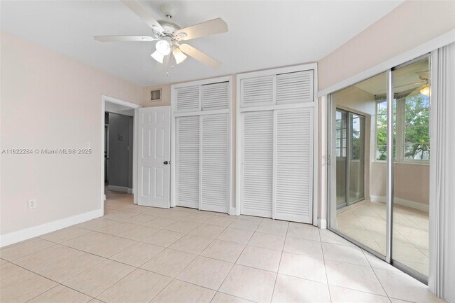 Building Photo - 1667 NE Miami Gardens Dr