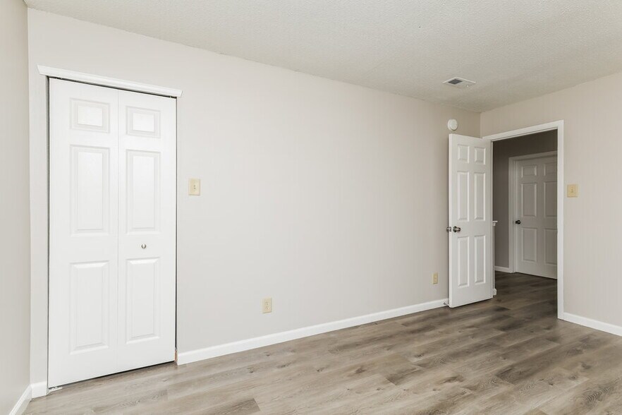 Building Photo - 6336 Alonzo Dr
