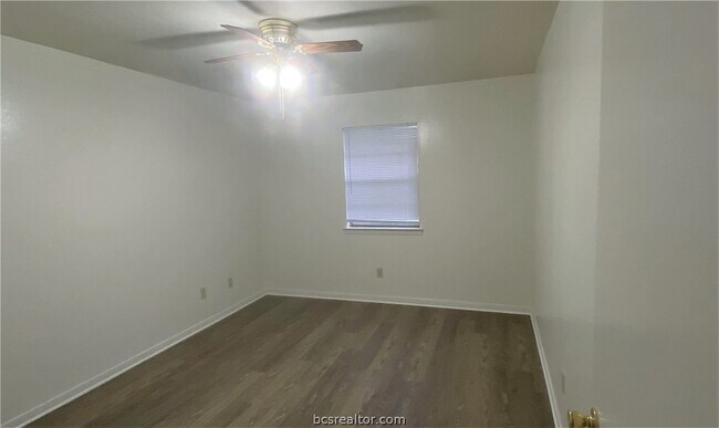 Building Photo - 701 San Saba Dr