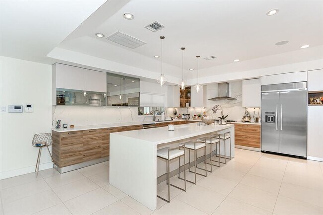 Building Photo - 8911 Birdwood Ct