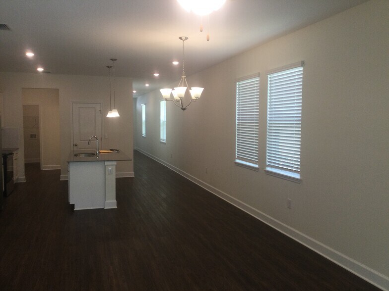 Building Photo - 29542 Cedar Waxwing Dr