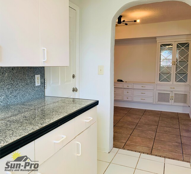 Building Photo - 40 Beechwood Dr