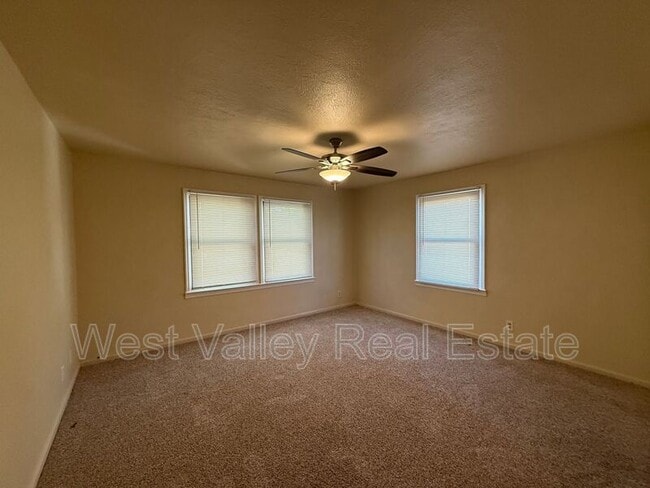 Building Photo - 334 B St