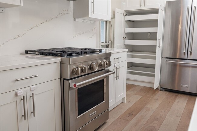 Building Photo - 1397 East Ave