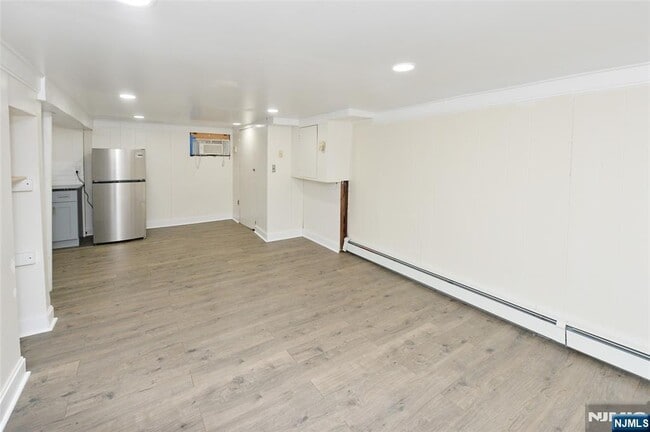 Building Photo - 52 Kovar St