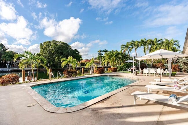 Building Photo - 636 Hibiscus Dr