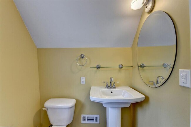 Building Photo - 309 S Columbia Dr