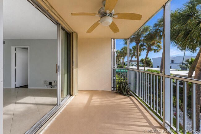 Building Photo - 931 Gardenia Dr