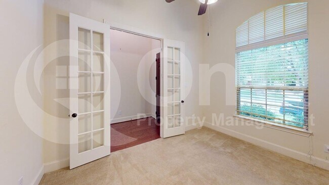 Building Photo - 846 Veneto Dr