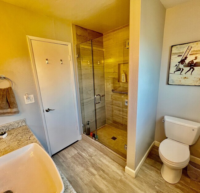 Building Photo - 1990 Dolphin Dr