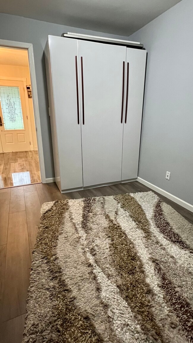 Building Photo - 11405 Central Dr W