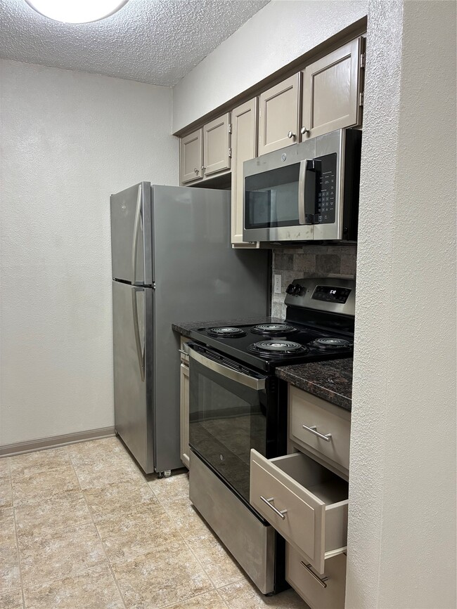 Building Photo - 2120 El Paseo St