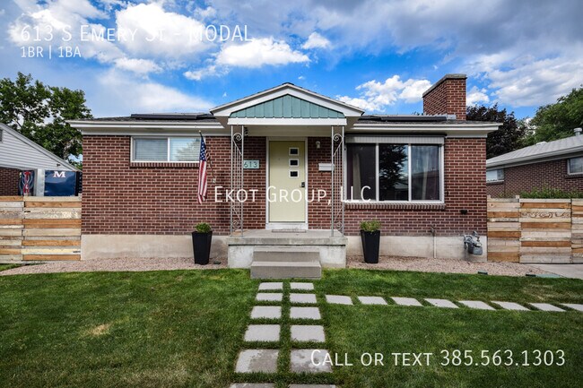 Building Photo - 613 Emery St W