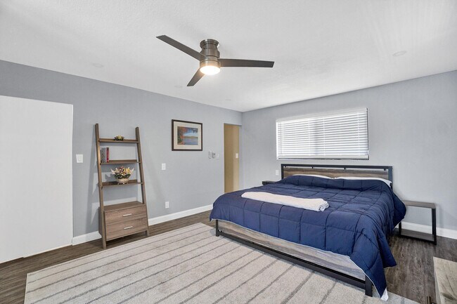 Building Photo - 1901 N Riverside Dr