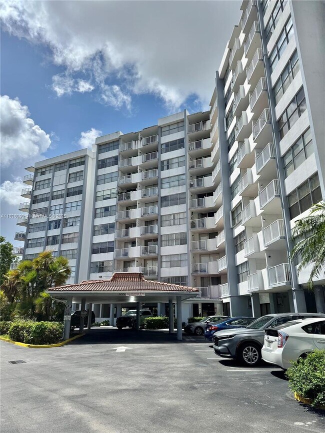 Building Photo - 1300 NE Miami Gardens Dr