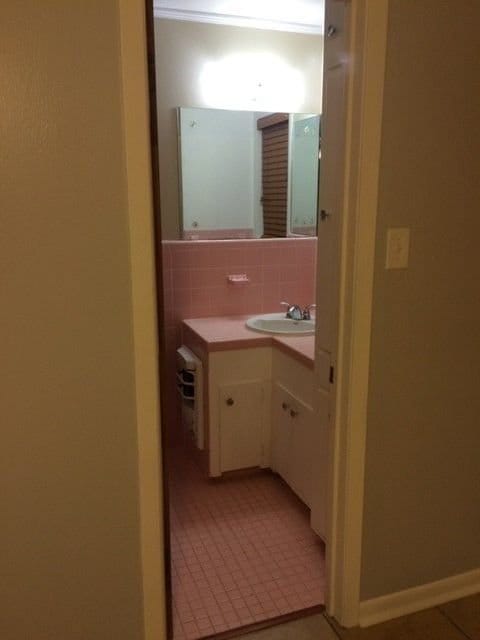 Building Photo - 106 Clark St