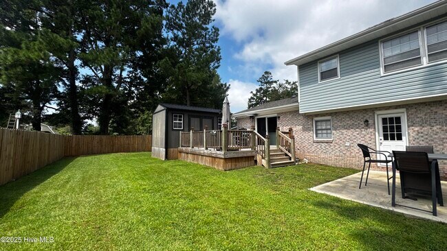 Building Photo - 705 Little John Ave