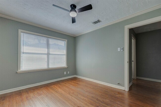 Building Photo - 2043 Alta Vista St