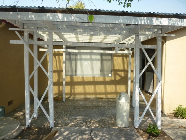 Building Photo - Concord! Dana Estates 3 bedroom 2 bathroom...