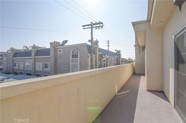 Building Photo - 11848 Kiowa Ave